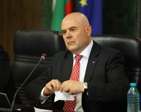 Ген. Гяуров: ВСС може и до 10 дни да отстрани Гешев