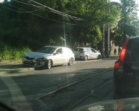 Лек автомобил и патрулка се блъснаха в столицата