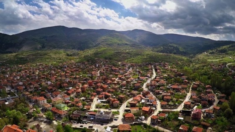 Акция за почистване коритото на реката в Куклен