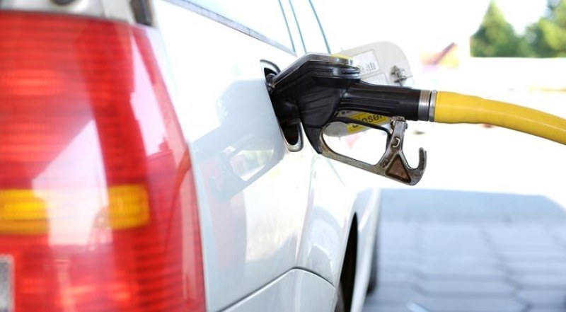 Бензинът у нас е поевтинял с 0,36 лв. за литър за шест месеца, а дизелът - с 0,86 лв.
