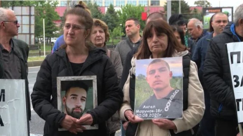 Потрошиха колите на семейство, протестирало заради смъртта на детето си в Пловдив