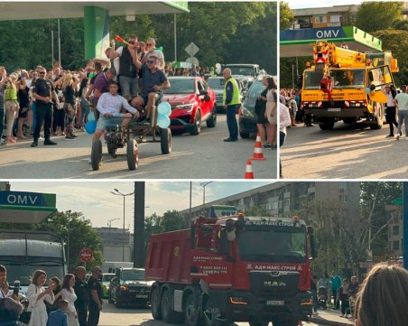 Абитуриент пристигна с кран пред „Санкт Петербург”, други избраха превоз с каруца и трактор