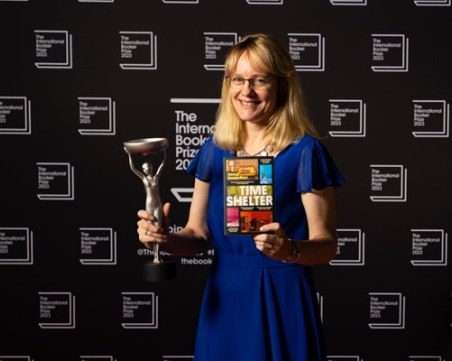 Анджела Родел - преводачката с красив български, която спечели 