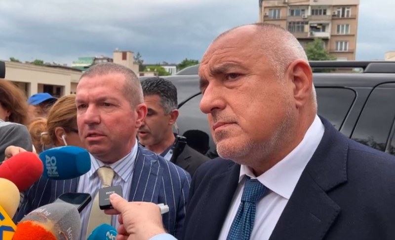 Борисов към събралите се депутати пред прокуратурата: Отивайте в парламента да свършите работа