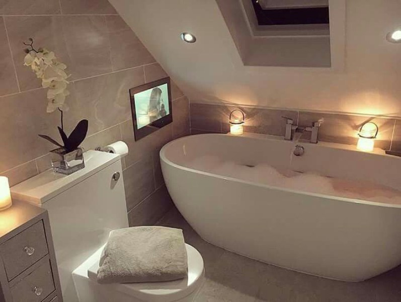 Как да се насладите на луксозна вана в малка баня