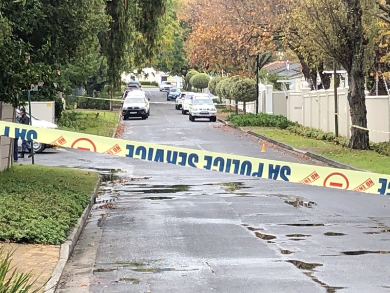 Медия от ЮАР: Четири тела с огнестрелни рани са открити в дома на Красимир Каменов – Къро