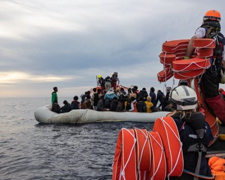 Лодка с 500 мигранти в Средиземно море е в неизвестност от два дни