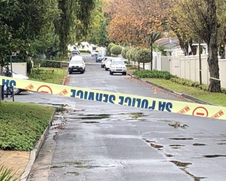 Общински съветник от Кейптаун бил съсед на Къро, описа ги като „хора, които се пазят постоянно”