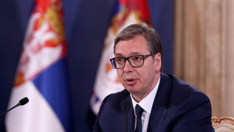 Александър Вучич подаде оставка като председател на партията си