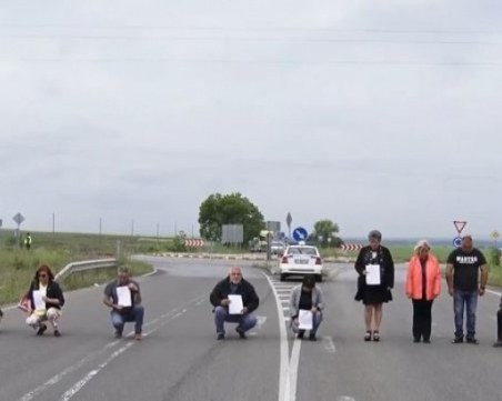 Близки на загинали на пътя се вдигнаха на национален протест