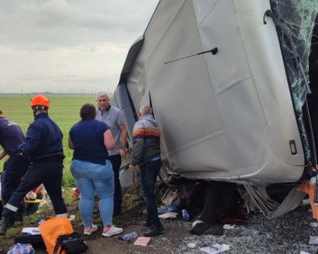 15 души остават в болница след катастрофата на АМ 