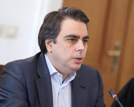 Асен Василев: Залогът е диктатура или парламентарна република