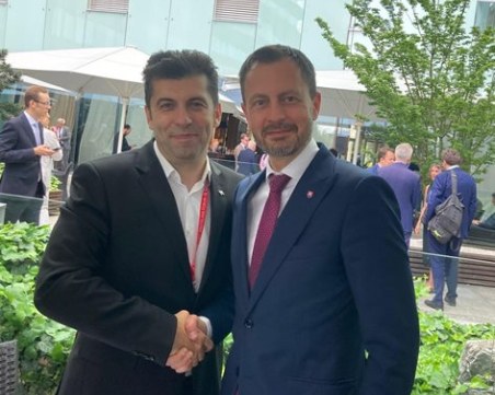 Кирил Петков пусна пост от Братислава след изненадващото си заминаване