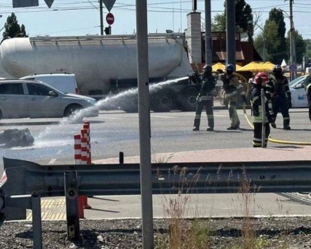 Масова атака в Киев: Ракети горят на пътя