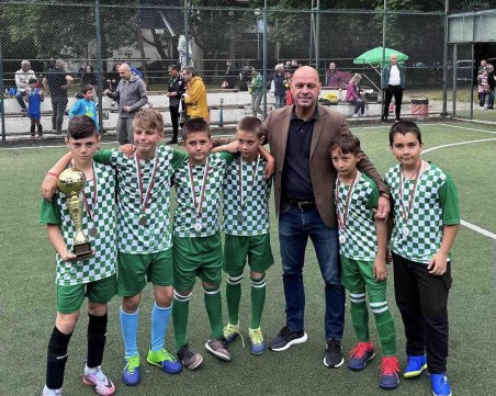 Отборът на СУ „Черноризец Храбър” спечели купата на кмета на „Тракия”