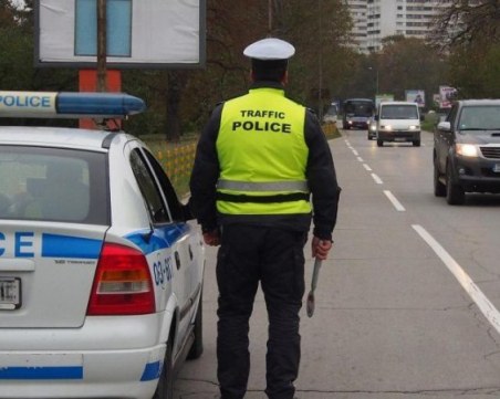 Полицията задържа 25 пияни и 9 дрогирани шофьори за ден