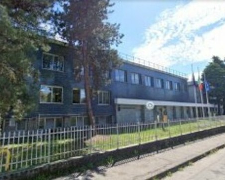 Ученик намушка учителка в Италия, заплашвал и съучениците си