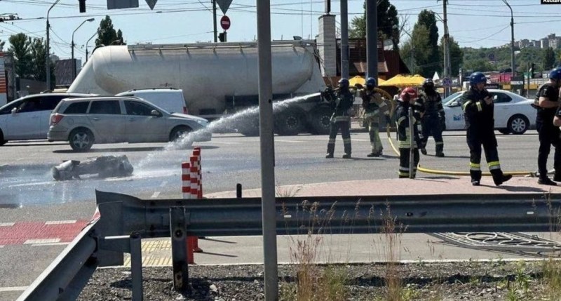 Масова атака в Киев: Ракети горят на пътя