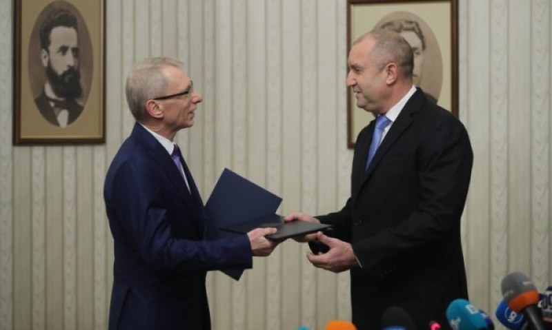 Вторият мандат вече е дискредитиран , но аз съм длъжен