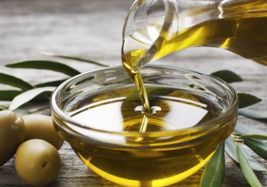 Зехтинът се добива от пресоването на маслини и извличане на тяхното