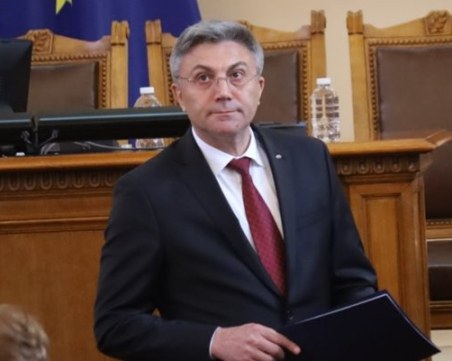 Карадайъ към ГЕРБ: Ако порочната сватба се случи, народът ще нахлуе в НС