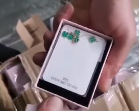 Конфискуваха рекордна пратка бижута на 