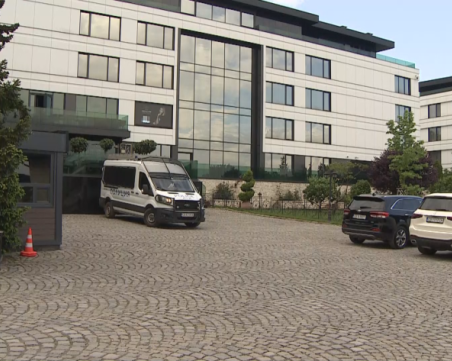 Няма арестувани в гръцкия ресторант в София, проверявани са и офиси в съседство