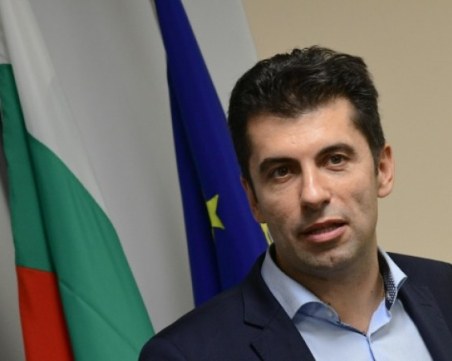 Петков се върнал по-рано от Братислава заради атака срещу парламентарната република