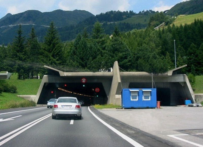 Проектът за тунел под Шипка се бави със 192 дни, засега…
