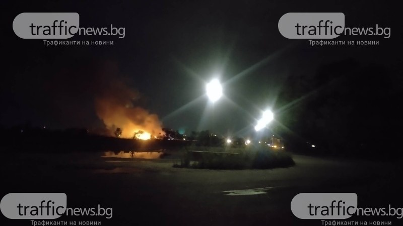 Запали се склад в Прослав, три пожарни са на място