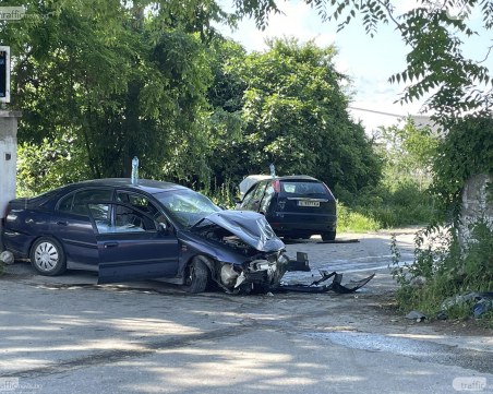 Борят се за живота на един от шофьорите от катастрофата в Марково
