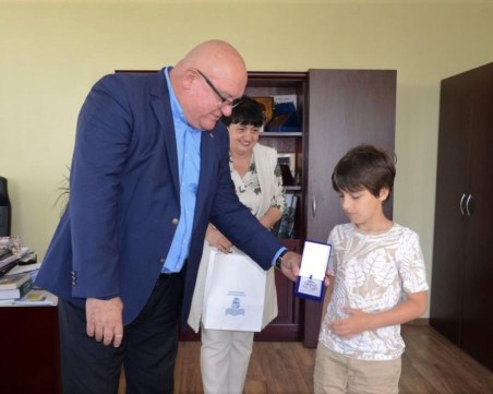 Гордост: Българче с максимален резултат на теста за интелигентност на „Менса