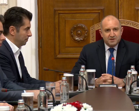 Започна ли  титаномахия в България, след като Радев тръгна да яде децата си?