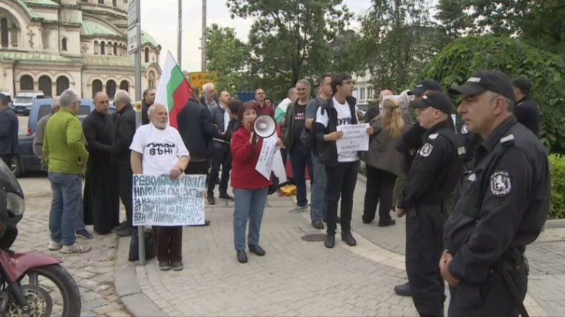 Протест в подкрепа на президента пред Народното събрание