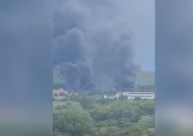 Трима души са пострадали при пожара в село Храбърско край