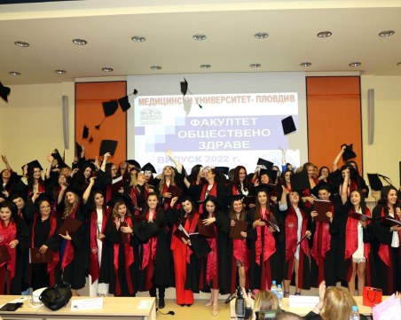 167 магистри и бакалаври получиха дипломите си от МУ-Пловдив