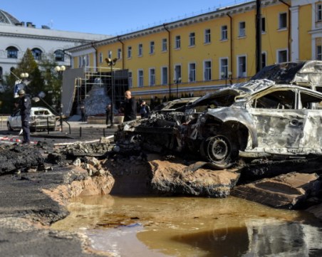 Дете и още двама са убити, в нови руски удари по Киев