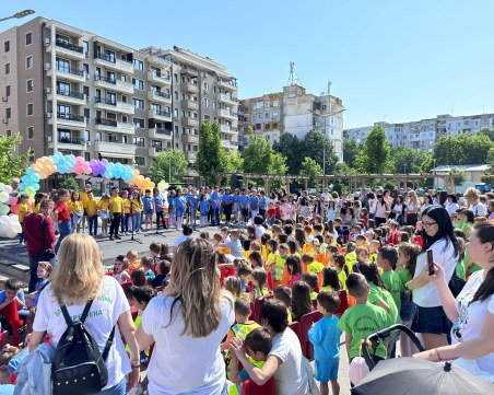 Костадин Димитров поздрави децата на „Тракия” за празника им