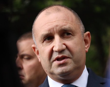 Радев: Целувката между Борисов и Петков ражда отвращение