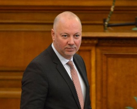 След напрежението в пленарната залата: депутатите прекратиха заседанието си