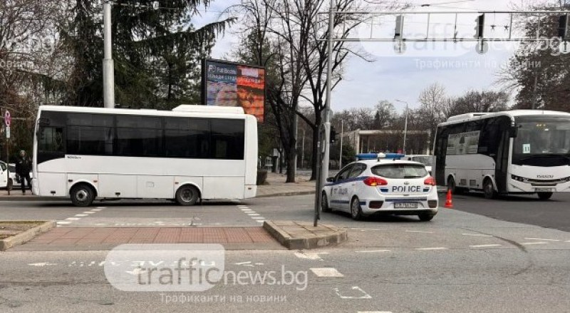 Агресивна жена нападна шофьор на градския транспорт по време на движение в Тракия