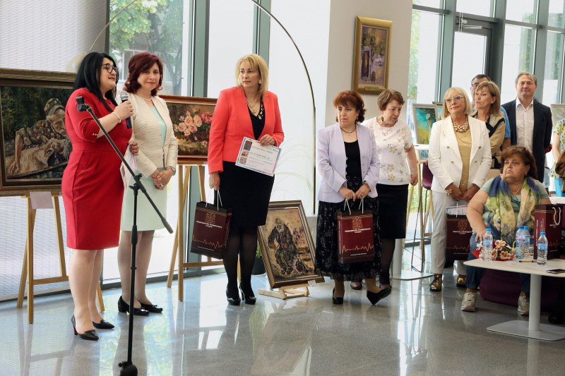 Лекари помагат с картини на деца с онкологични заболявания в Пловдив
