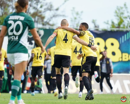 Ботев се раздели с Виктор Генев и Самуел Супрейен