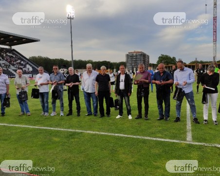 Локо награди ветераните донесли първия трофей за клуба