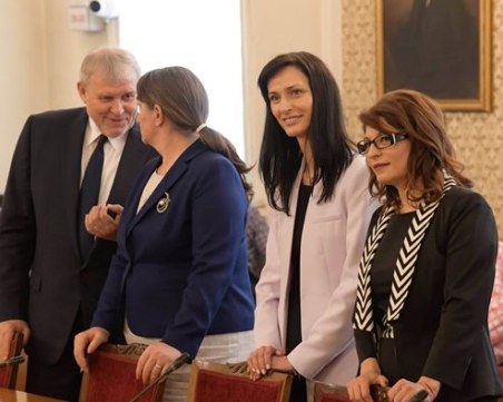 ПП-ДБ и ГЕРБ с двучасов разговор в стаята на ДПС