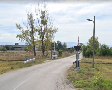 Недопустимо! Развален прелез край Пловдив може да коства човешки животи