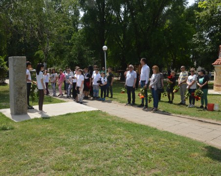 Сирени и поклон за Деня на Ботев в община „Родопи”