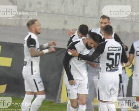 Вижте стартовите състави на Локо и Черно море