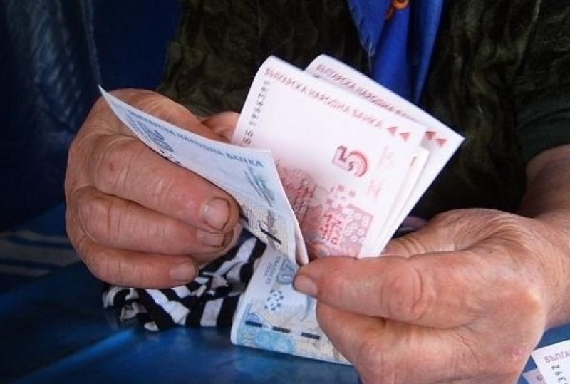 Ало измамник завлече възрастна жена с 6000 лв в Пазарджишко, поискал ѝ 10 000 паунда