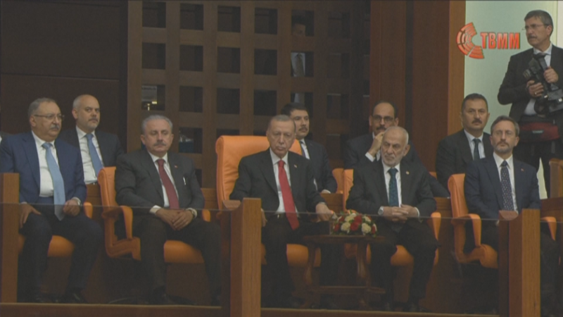 Депутатите в новия парламент на Турция положиха клетва